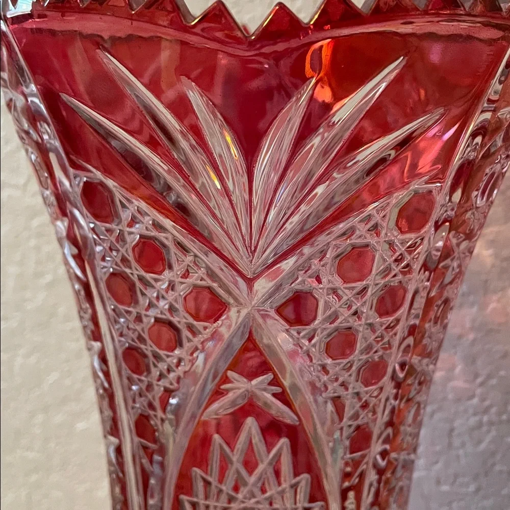 CRISTAL D’ARQUES Collectible RED CUT GLASS ETCHED VASE SHARK TOOTH EDGE PRISTINE